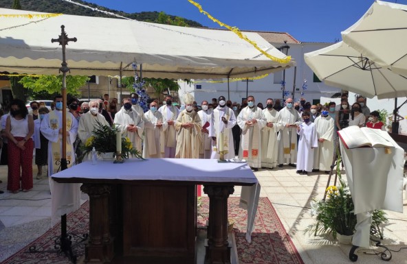 El Obispo celebra el 125 aniversario de la parroquia de Arbuniel en el día de su titular, San Juan Bautista