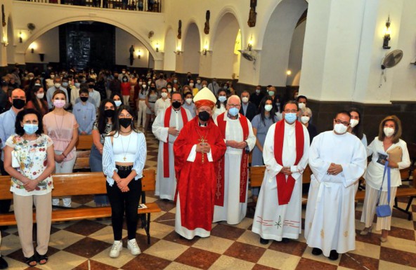 El Obispo imparte el Sacramento de la Confirmación a 27 fieles de la parroquia de San Francisco de Asís de Linares
