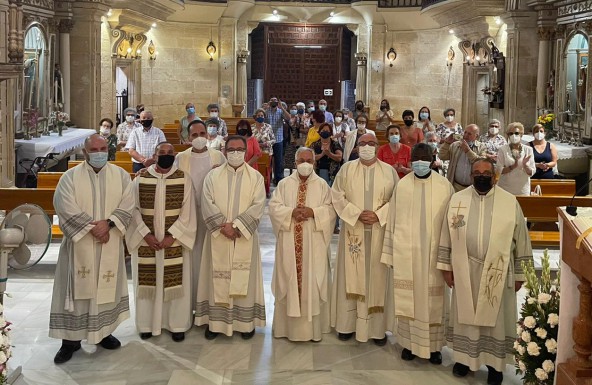 Los sacerdotes del arciprestazgo de Alcalá la Real celebran junto a D. Antonio Pérez Rosales su jubilación