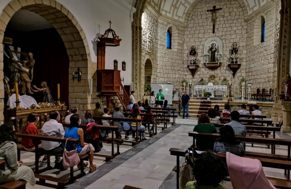 El convento de San Antonio de Baeza acoge la primera “Oración en Familia”