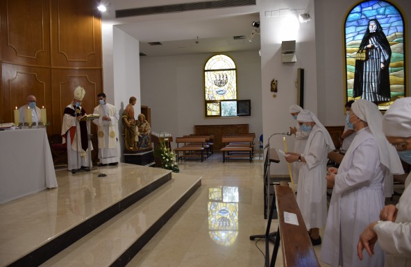 Monseñor Rodríguez Magro celebra, junto a las Hermanitas de los Pobres, los 50 años de entrega de la Hermana María Josefa