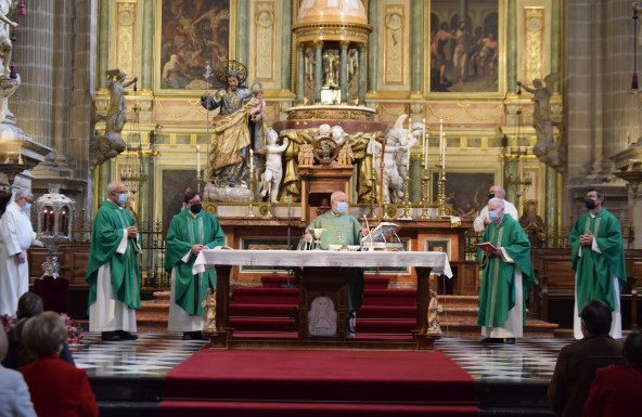 Don Amadeo celebra en la Catedral la Jornada Mundial de los Pobres