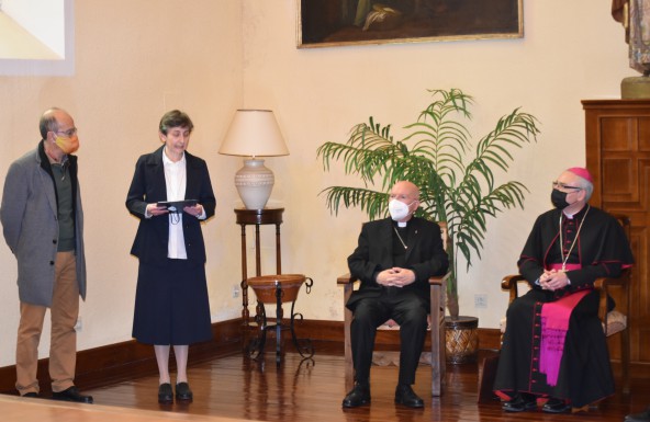 Felicitación de los miembros del equipo sinodal diocesano al Obispo de Jaén