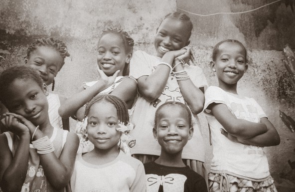 La parroquia de San Pedro Poveda promueve el apadrinamiento de 206 niños de Camerún y Congo