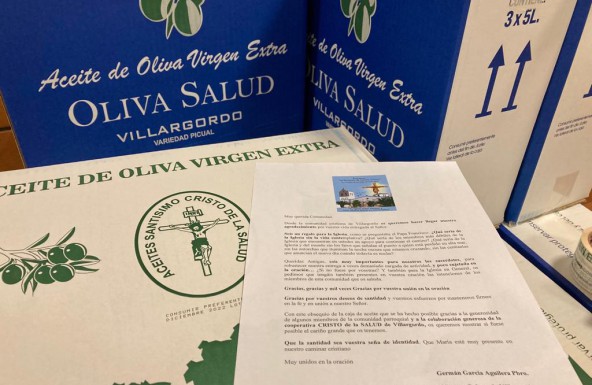 La parroquia de la Asunción de Nuestra Señora de Villargordo dona cajas de aceite a una veintena de monasterios