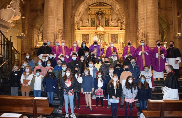 40 niños recibirán los sacramentos en la próxima Pascua