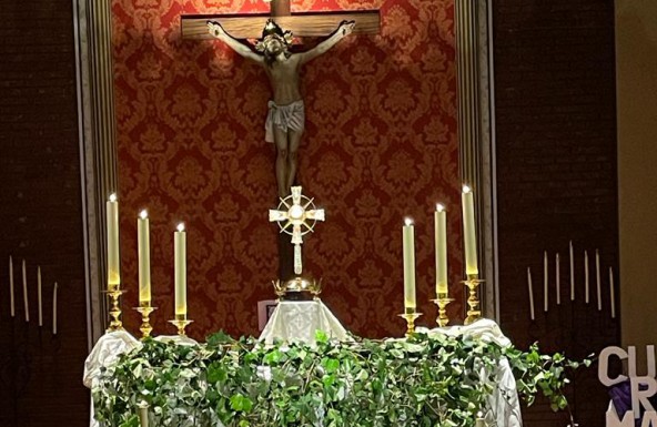 La parroquia del Sagrado Corazón de Jesús y Ntra. Sra. del Pilar de Linares celebra las 24 horas con el Señor