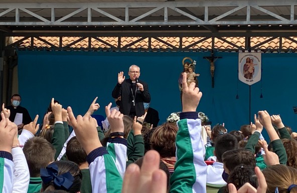 El Obispo visita el Colegio Diocesano La Inmaculada Concepción, en Linares
