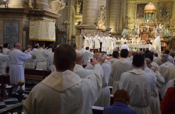 Los presbíteros diocesanos renuevan sus promesas sacerdotales en la primera Misa Crismal de Don Sebastián como Obispo