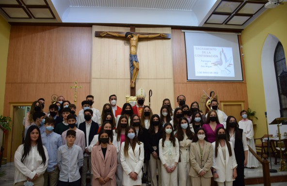 40 jóvenes de San Miguel y las Carmelitas reciben la efusión del Espíritu Santo