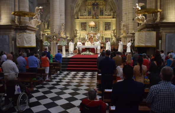 La Hermandad del Rocío de Jaén celebra la Misa romera antes de iniciar su camino hacia la aldea de Almonte