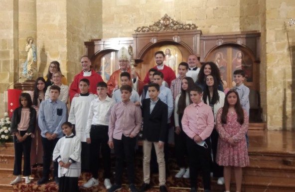 Dieciocho jóvenes se confirman en la parroquia de San Pedro Apóstol de Castillo de Locubín