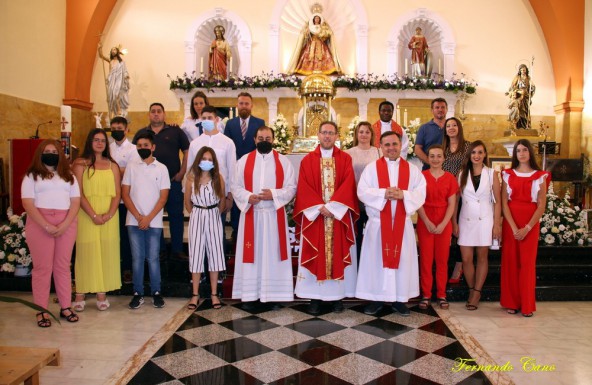 Quince confirmandos reciben el Sacramento de la Confirmación en la parroquia de San Vicente Mártir de Mogón