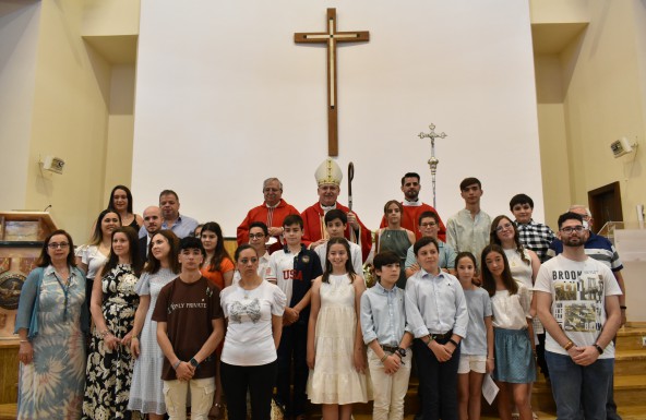 Una veintena de fieles reciben el Sacramento de la Confirmación en el Salvador de Jaén