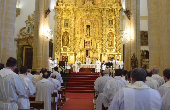 Iglesia en Jaén 677: «Ministros del gran sacerdocio de Jesús»