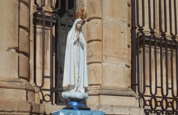 Con el rezo del Rosario, clausura del Mes de María