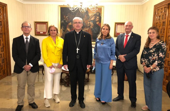 El Obispo recibe a la Junta de Gobierno de la Virgen de la Capilla