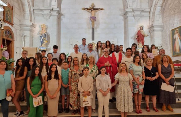 El Provicario General confirmó a una treintena de jóvenes y adultos en Sorihuela del Guadalimar