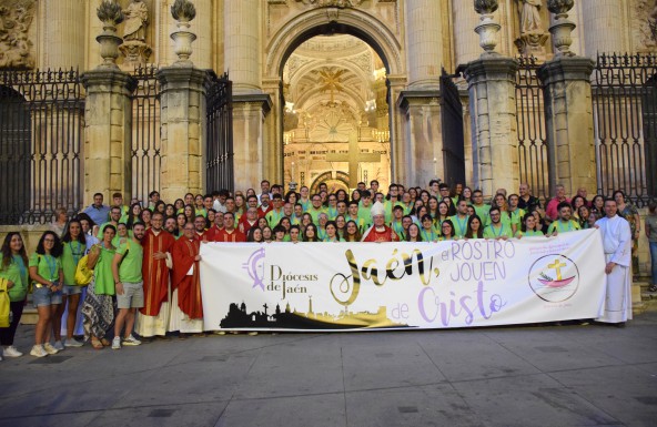 Monseñor Chico Martínez envía a los 120 jóvenes que participarán en la PEJ’22, en Santiago de Compostela