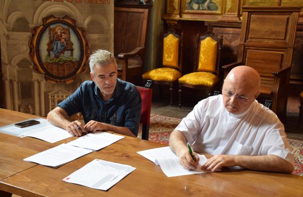 El Cabildo y Construcciones Calderón firman el contrato para la restauración de las vidrieras de la Catedral