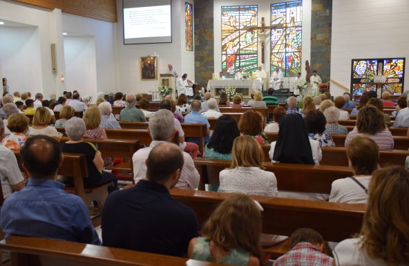 La parroquia de Santiago Apóstol celebra su XVII aniversario y la bendición de sus renovadas dependencias