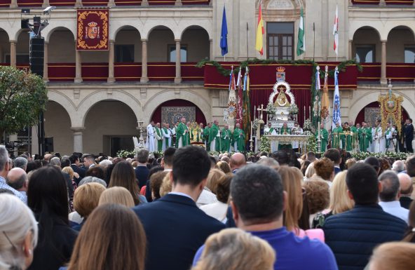 Día histórico en Andújar, miles de fieles participan en la pontifical presidida por el Nuncio
