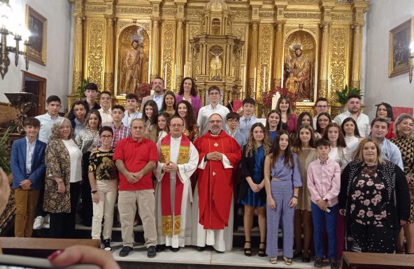 Cuarenta fieles de Santa María de Torredonjimeno reciben el Sacramento de la Confirmación