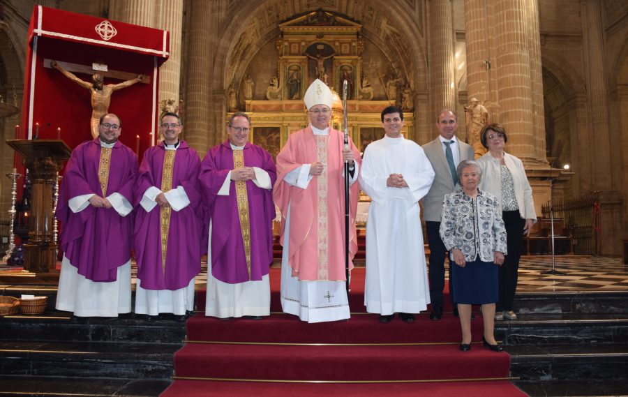El Obispo confiere el Ministerio del Lector a Fernando Ruano, en el Día del Seminario