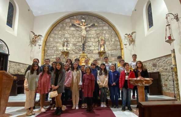 Los jóvenes protagonizan un emotivo Vía Crucis