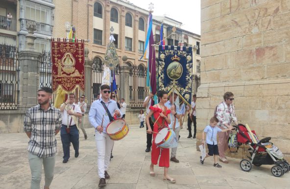 Las cofradías de Jaén y Colomera veneran el Santo Rostro antes de partir hacia el Santuario de la Virgen de la Cabeza