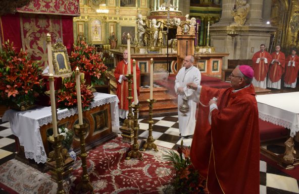El Obispo clausuraba, el Viernes de Dolores, el Triduo en honor al Santo Rostro