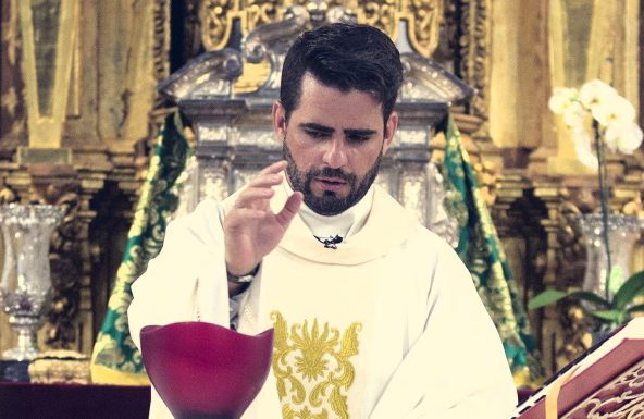 El sacerdote D. Juan Pedro Moya exaltará el Corpus Christi, en la Catedral, esta tarde