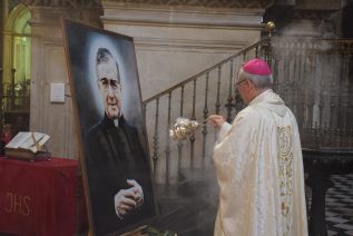 La memoria de San Josemaría congrega en la Catedral a numerosos fieles