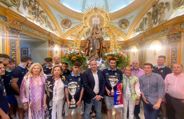 El Baeza C.F. ofrece a la Virgen del Alcázar la copa Subdelegada del Gobierno
