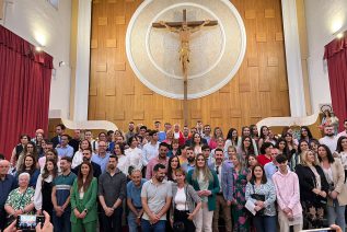 La parroquia de San Agustín de Linares acoge la confirmación de 87 fieles de la ciudad