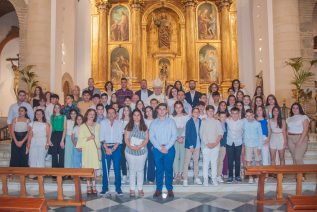 Medio centenar de fieles reciben el Sacramento de la Confirmación en San Pedro de Torredonjimeno