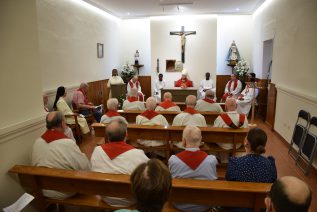 Don Sebastián bendice la nueva capilla de la Residencia sacerdotal “Obispo Manuel Basulto”