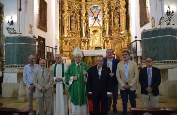 El Obispo celebra en la Santa Capilla de San Andrés y conoce de cerca su historia y legado