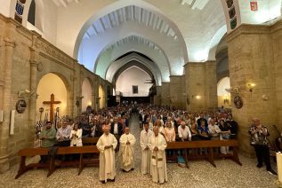 <strong>Multitudinaria despedida a Domingo A. Pérez como párroco de San Andrés de Baeza</strong>