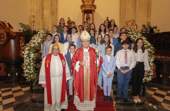 El Obispo confirma a una veintena de adolescentes en Alcaudete