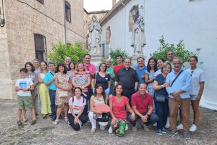 El equipo de trabajo de Familia y Vida se reúne para organizar el curso