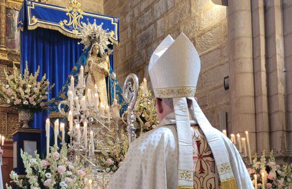 El Obispo preside la Eucaristía en el 266 aniversario del patronazgo de la Virgen de Linarejos sobre la ciudad de Linares