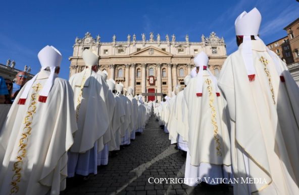 El Papa: La principal tarea del Sínodo es volver a poner a Dios en el centro