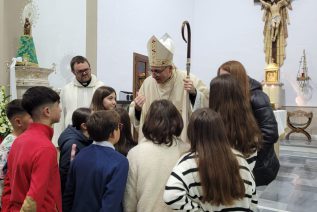 Don Sebastián prosigue su recorrido pastoral por Segura de la Sierra, Cortijos Nuevos y Orcera