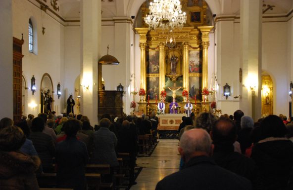 El Obispo celebra la conmemoración de todos los fieles difuntos en Valdepeñas de Jaén 