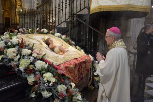 Los jienenses se llenan de gozo ante el recién nacido