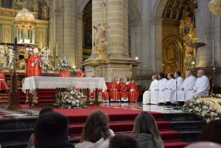 El Obispo preside la admisión a órdenes de seis aspirantes al diaconado permanente