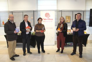 Mercadillo navideño del Taller de Alfarería Alverna de Cáritas en el Colegio de Arquitectos