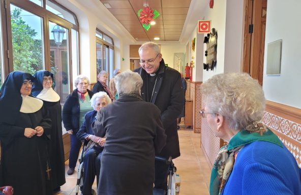 El Obispo visita la residencia de las Hermanitas de ancianos Desamparados de Torreperogil
