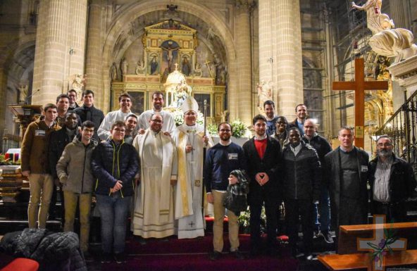 Los seminaristas se unen a los jóvenes en la Vigilia de la Inmaculada